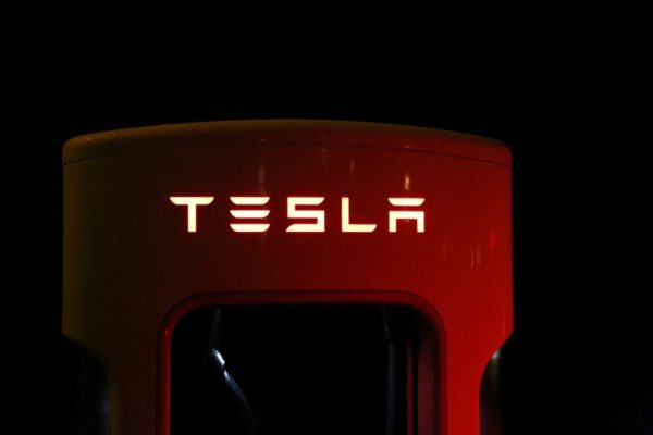Tesla Powerwall 2 battery storage system with automated system for energy flows