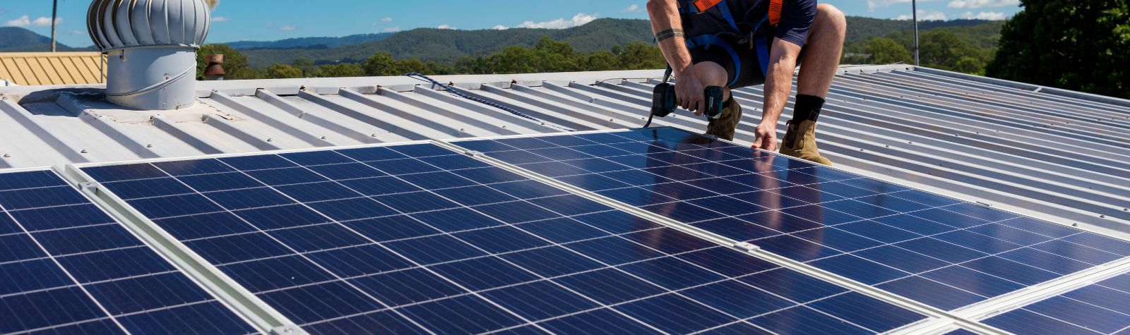The Benefits of Installing Flat Roof Solar Panels